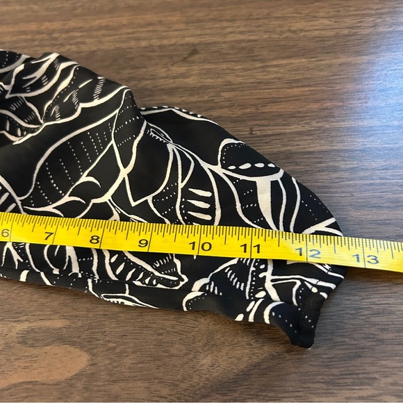 ❤️ Tamara H Chic Black and White Leaf Pattern Blouse M - Picture 10 of 10